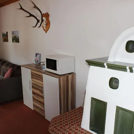 With Mountain View Near Centre *