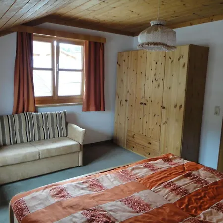 With Mountain View Near Centre *